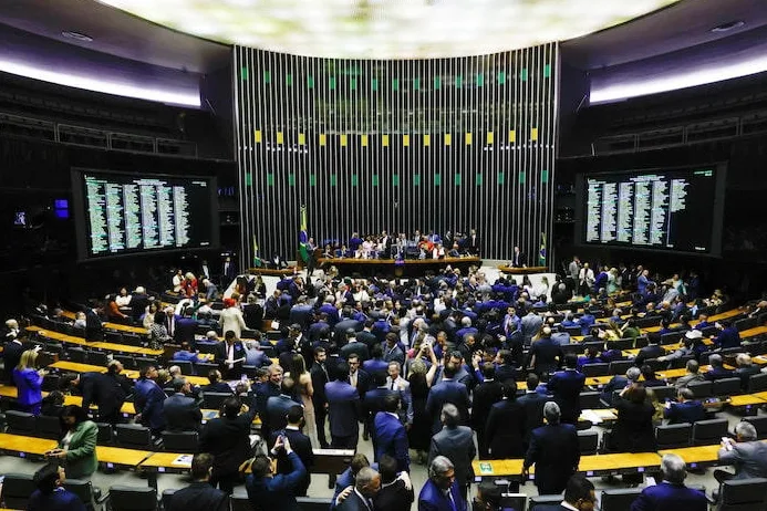 Disputa por comissões na Câmara tem MDB no Orçamento e Eduardo Bolsonaro no alvo do PT