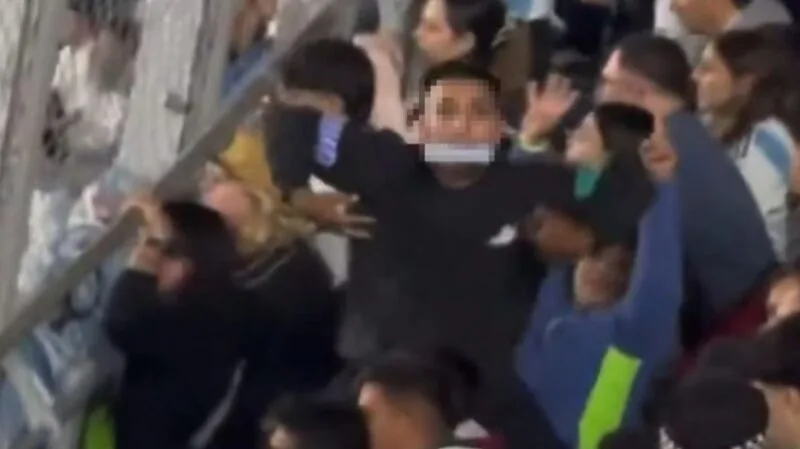 Torcedor da Argentina imita macaco durante jogo contra o Brasil