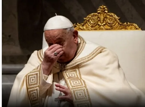 Papa Francisco enfrenta insuficiência respiratória aguda e segue internado, informa Vaticano