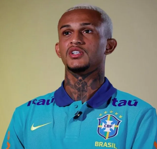 Na seleção brasileira, Wesley revela conselhos de flamenguistas e afirma: 'Duelos para grandes jogadores'