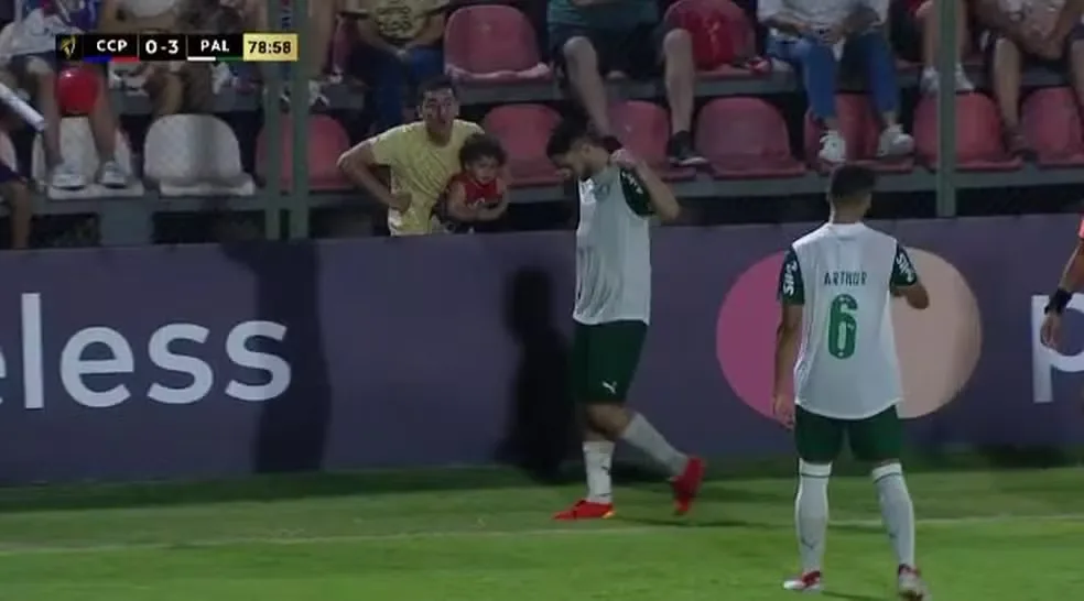 Luighi, do Palmeiras, é vítima de racismo, chora em campo e cobra Conmebol: 'Não fará nada?'