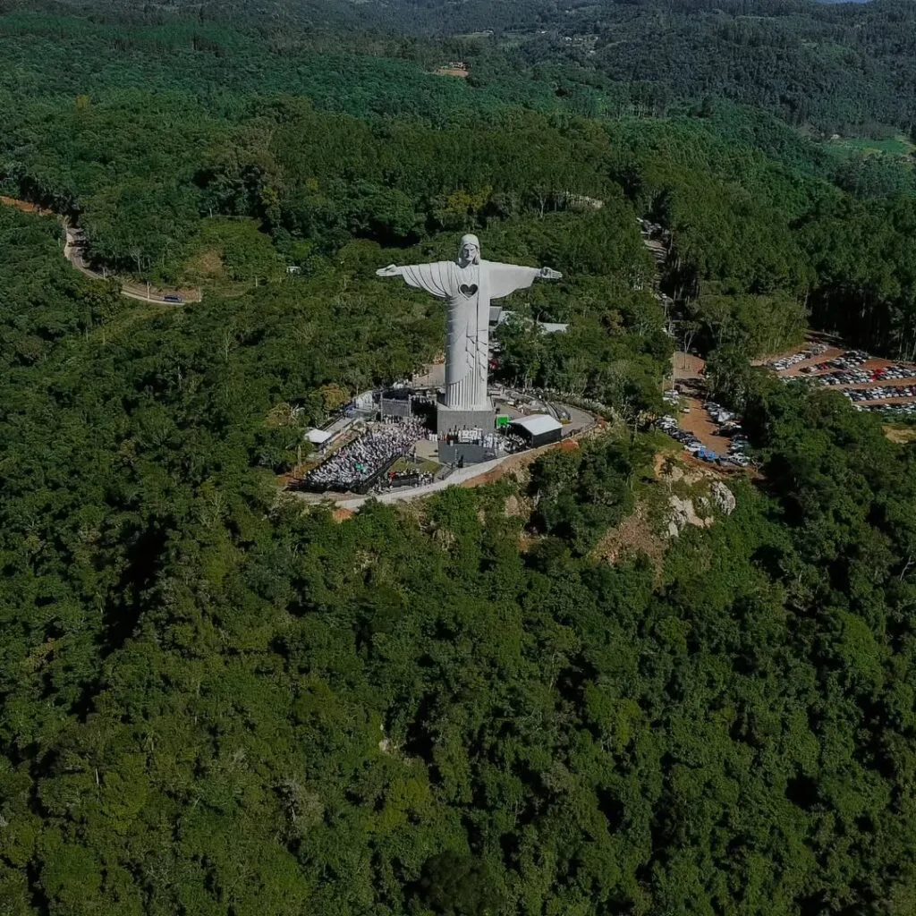 Cidade gaúcha de 23 mil habitantes inaugura estátua de Cristo maior que a do Rio