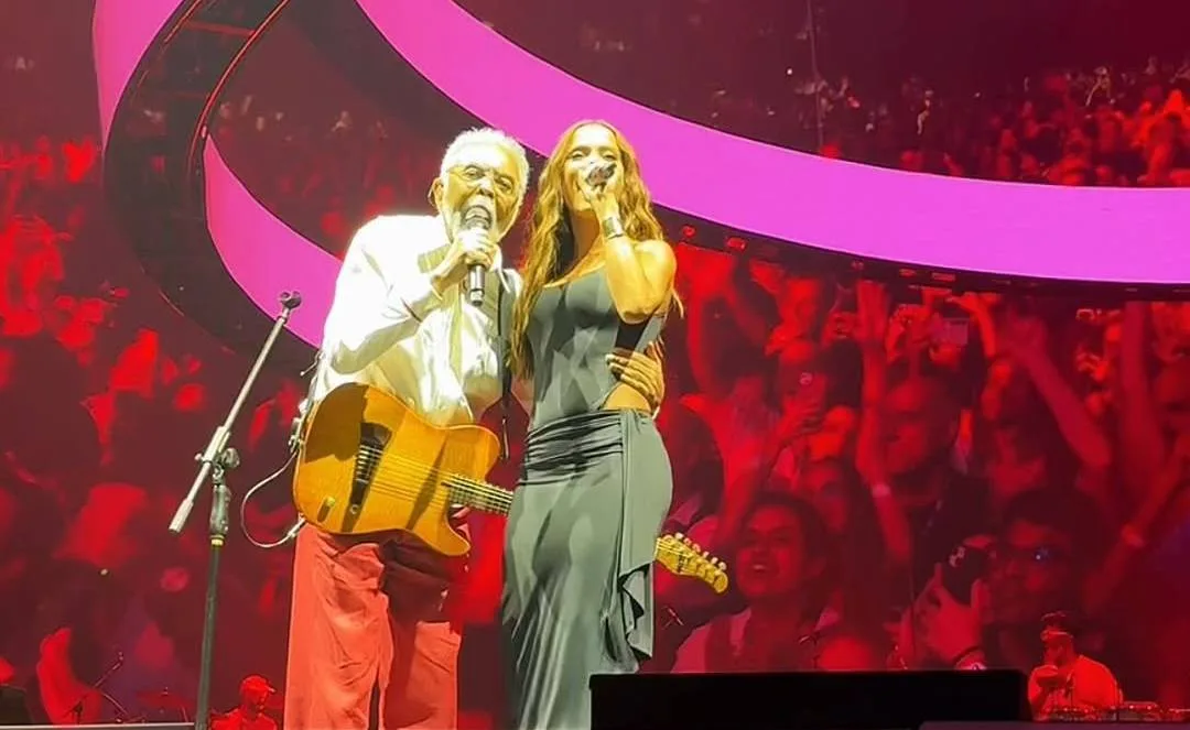 Gilberto Gil canta 'Aquele Abraço' com Anitta em show no Rio de Janeiro