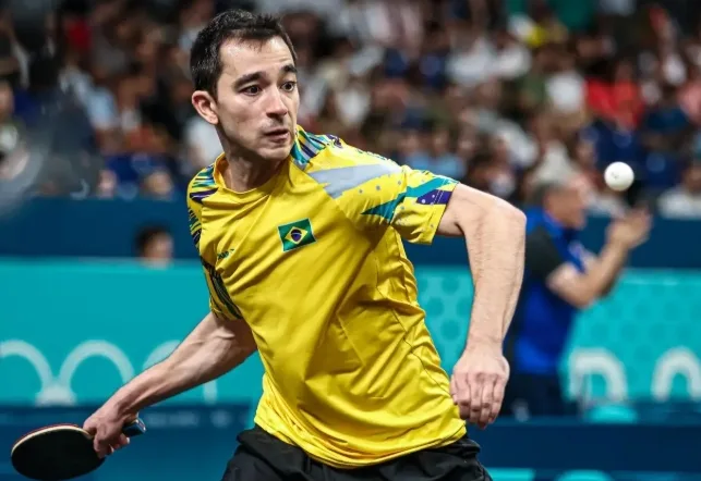 Hugo Calderano fica com prata inédita para o Brasil na final do tênis de mesa; chinês é o campeão