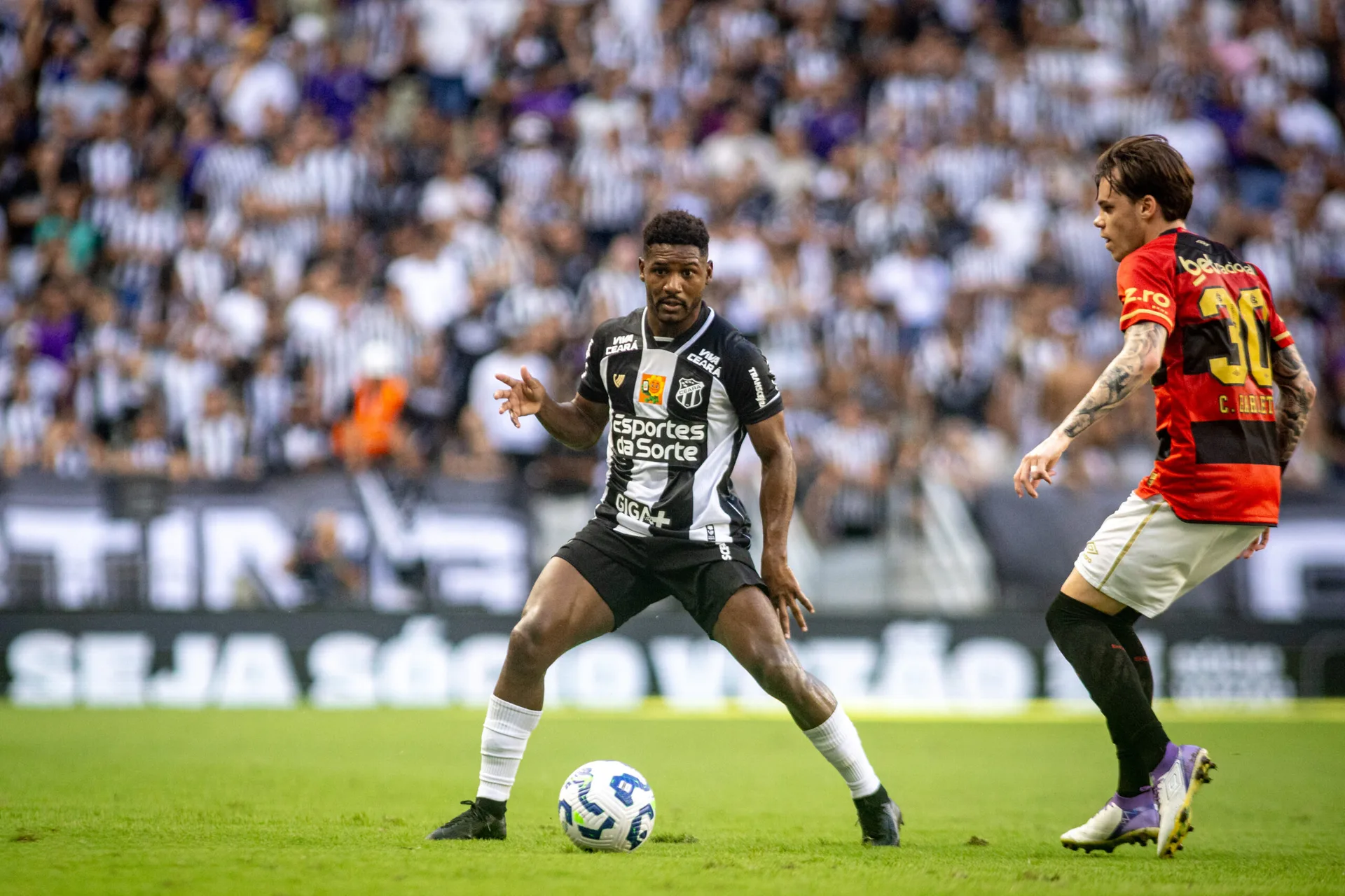 Ceará vence o Sport por 2 a 0 no Castelão e se aproxima do G-4 do Brasileirão