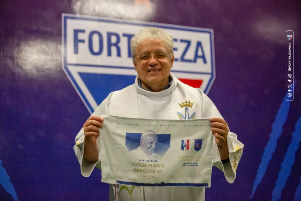 Fortaleza homenageia Papa Francisco em jogo da Libertadores