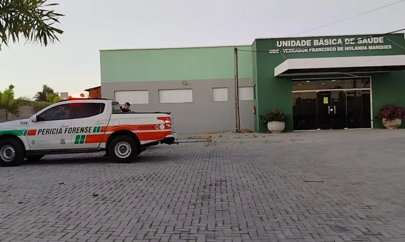 Homens invadem posto de saúde e matam funcionária a tiros na Caponga