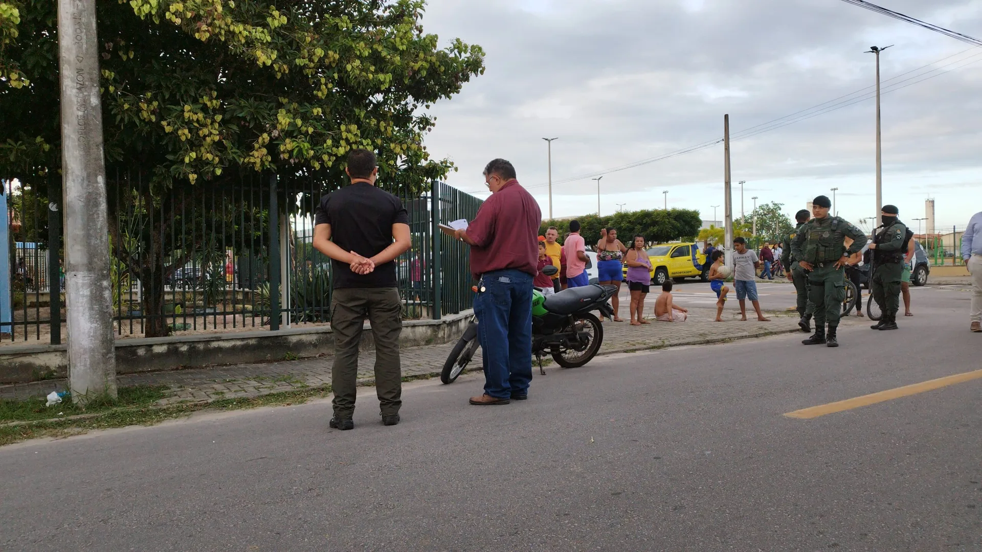 Mulher é morta a tiros enquanto levava os filhos para a escola em Pacajus