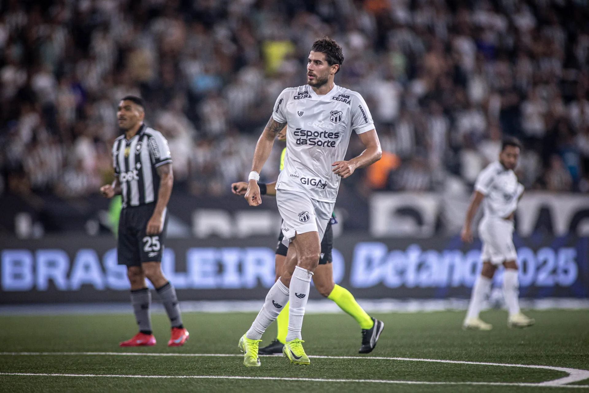 Ceará perde a segunda seguida no Brasileirão e estaciona no meio da tabela