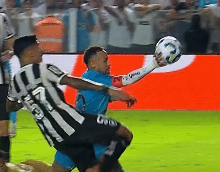 Neymar faz gol de mão, é expulso e Santos segue no Z-4 após perder para o Botafogo