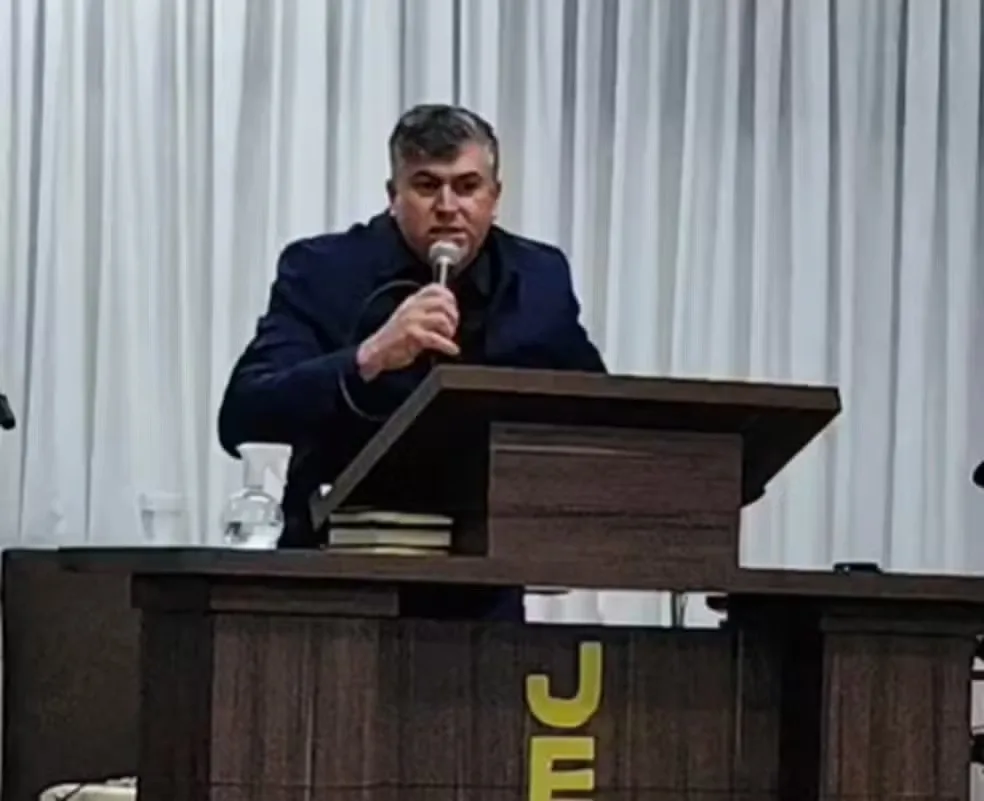 Saiba quem era o pastor Sérgio Carvinho que morreu enquanto fazia pregação
