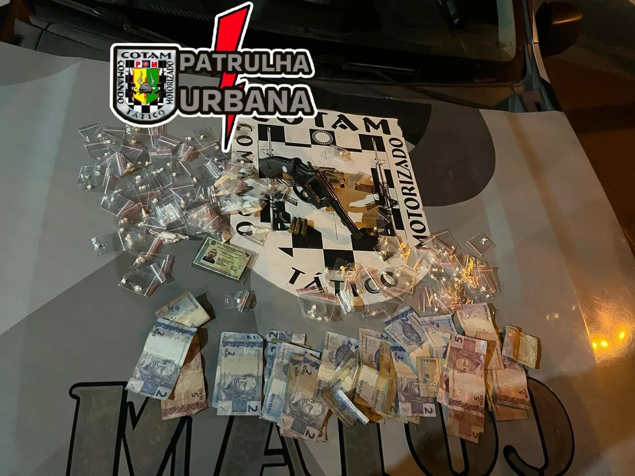 Suspeito é preso com drogas, arma e dinheiro durante ação da polícia na Vila União, em Fortaleza