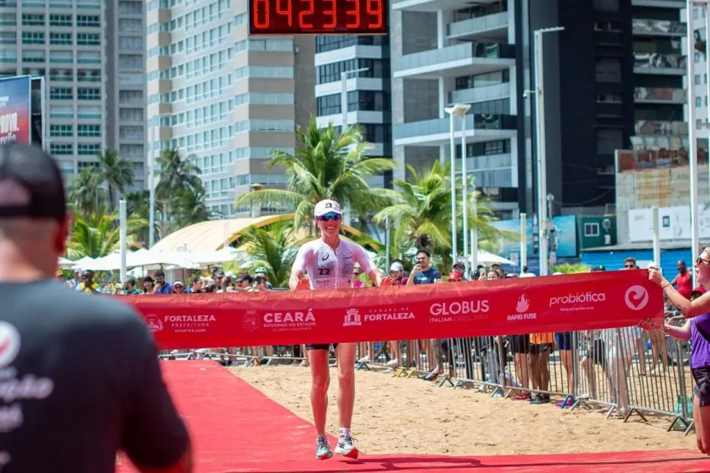 Challenge Fortaleza coroa Vittoria Lopes e Danilo Pimentel no Half Distance