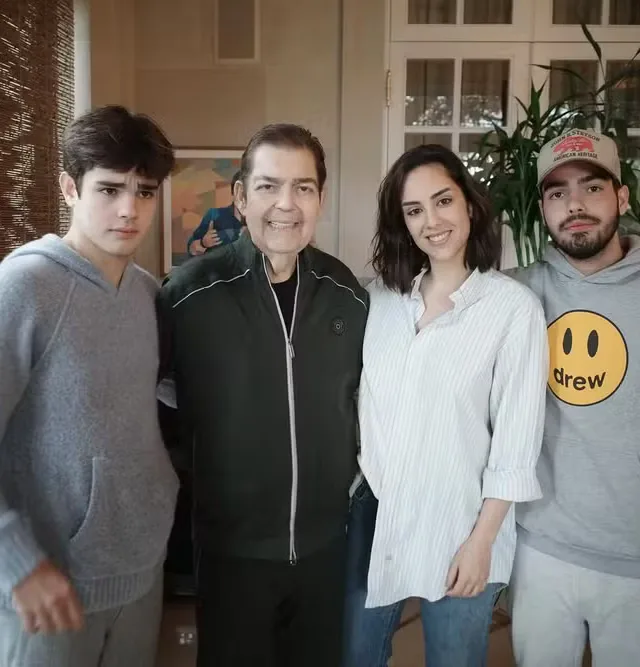 Faustão é extubado e recebe visita dos filhos no hospital no Dia dos Pais