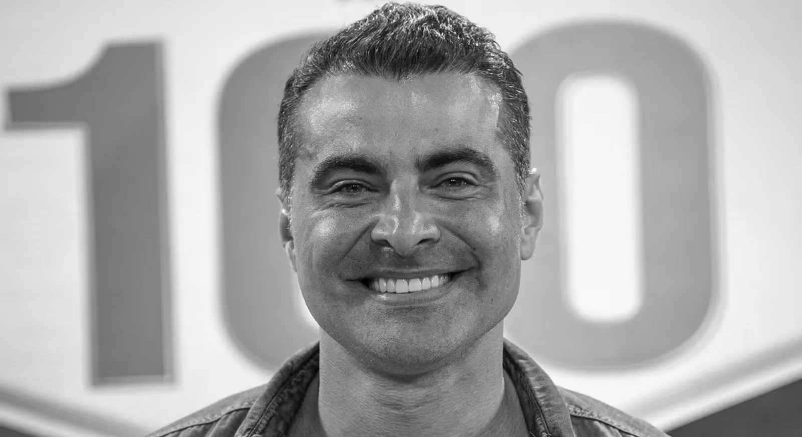 Modelo e apresentador JP Mantovani morre aos 46 anos em acidente de moto