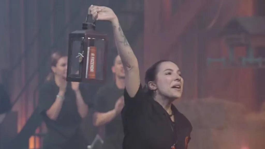Martina Sanzi vence a primeira Prova de Fogo de A Fazenda 17 e conquista o Lampião do Poder