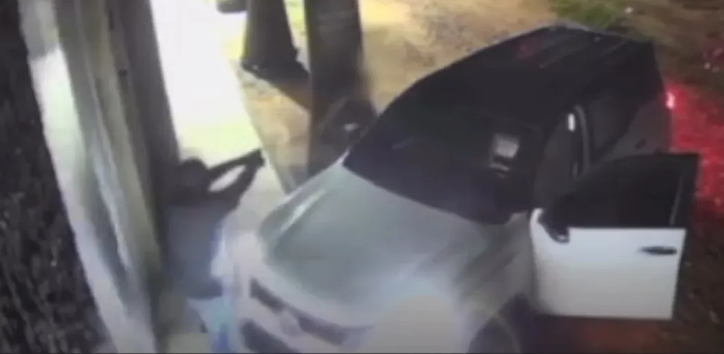 Empresário é assaltado em Tianguá, no Ceará, ao chegar em casa; ação foi flagrada em vídeo
