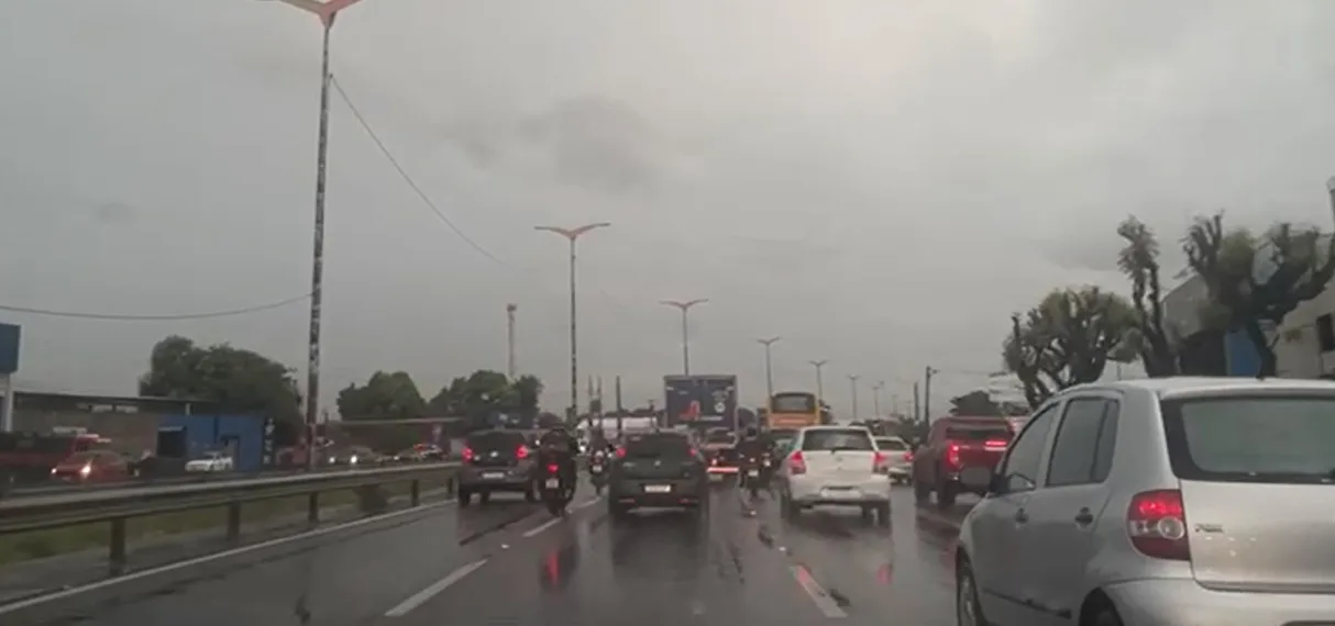 Fortaleza registra 40 milímetros de chuva ao longo de oito horas, nesta quarta (18)