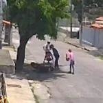 Motociclista por aplicativo é assaltada e agredida por dupla criminosa em Fortaleza; confira o vídeo