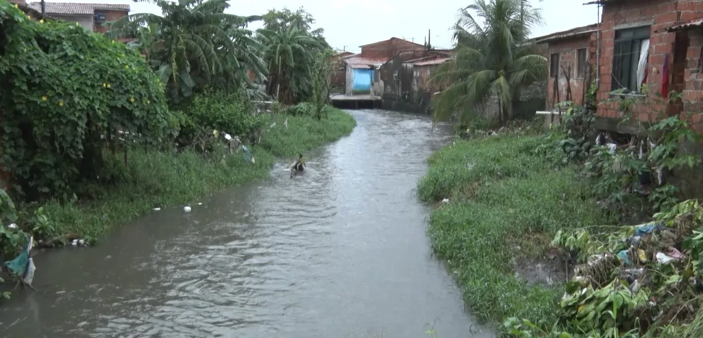Alagamentos seguem causando prejuízos em Fortaleza e Caucaia após chuva