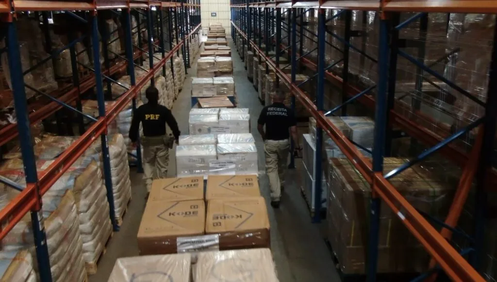 Contrabando de cigarros movimenta mais de R$ 40 bilhões no Brasil e financia o crime organizado