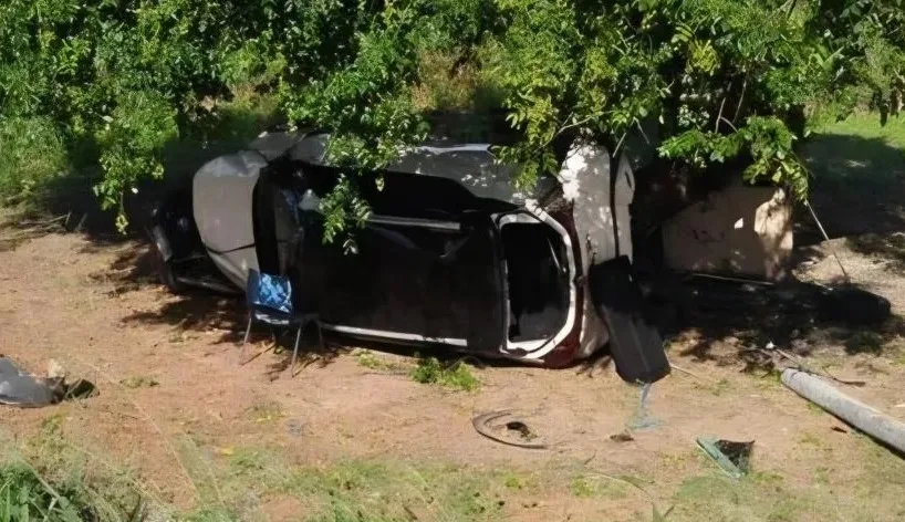 Acidente: médico cochila ao volante após plantão e capota carro no interior do Ceará