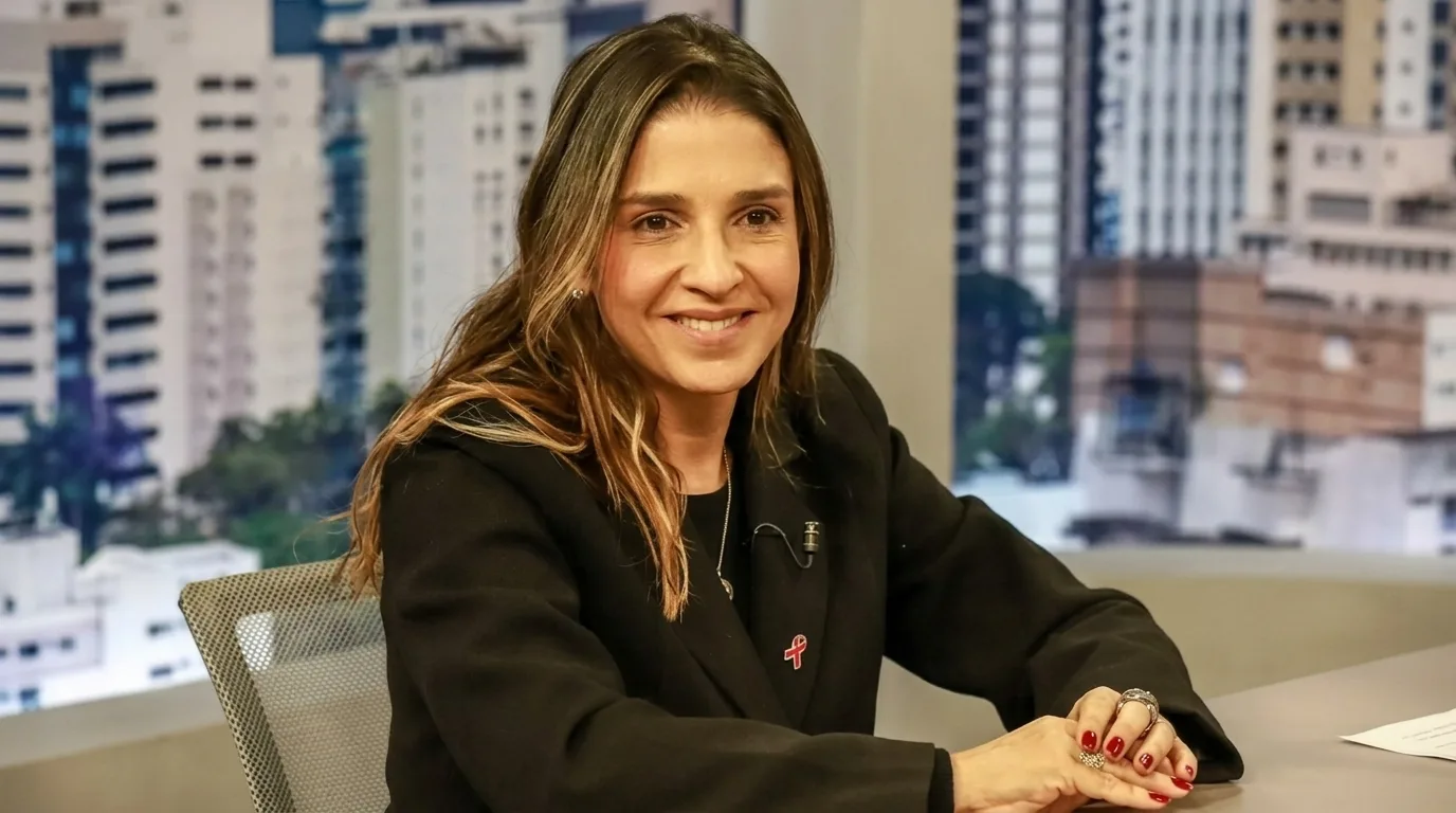 Ana Carolina Oliveira declara apoio a Flávio Bolsonaro e recebe críticas