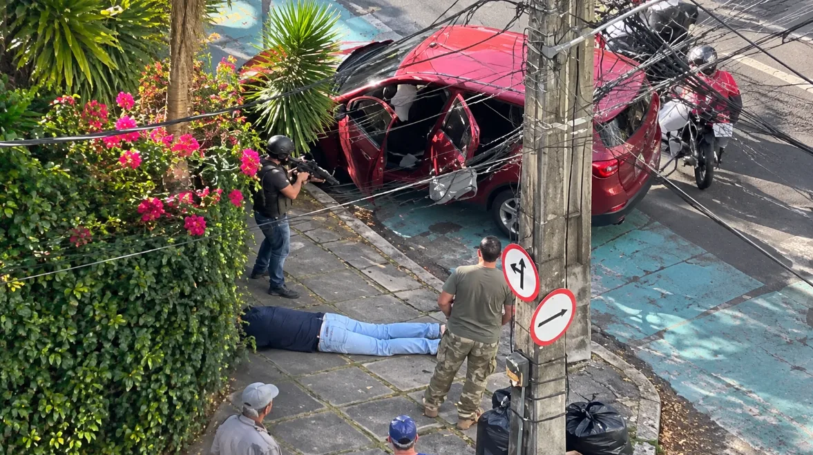 PF investiga R$ 350 mil apreendidos com homem dentro de carro, em Fortaleza, às vésperas das eleições