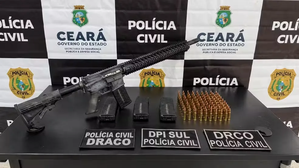 Fuzil, 100 munições e granadas são encontrados em carro apreendido no Ceará