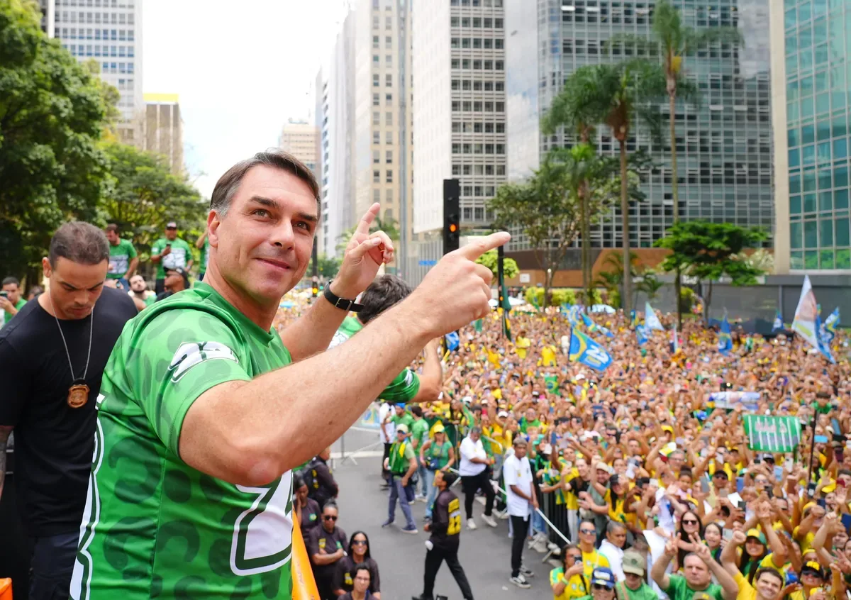 Flávio aposta em “Bloquinho do 22” na Paulista após mobilização pró-Lula por votos