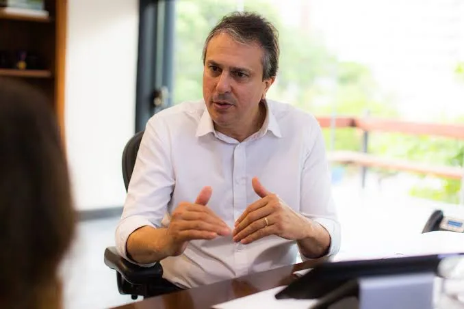 “Único legado de Bolsonaro foi negar a vacina”, diz Camilo Santana, coordenador da campanha de Lula