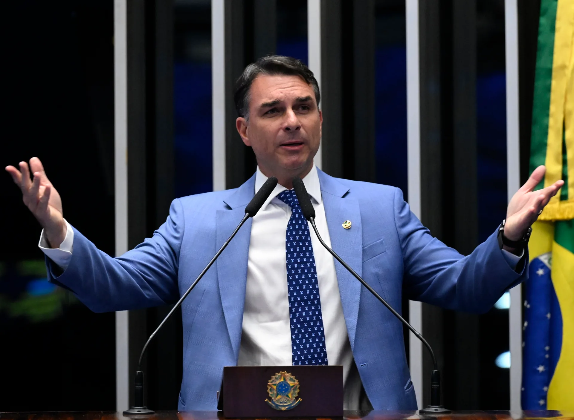 Campanha de Flávio Bolsonaro quer acabar com mecanismo da reforma tributária que reduz sonegação fiscal