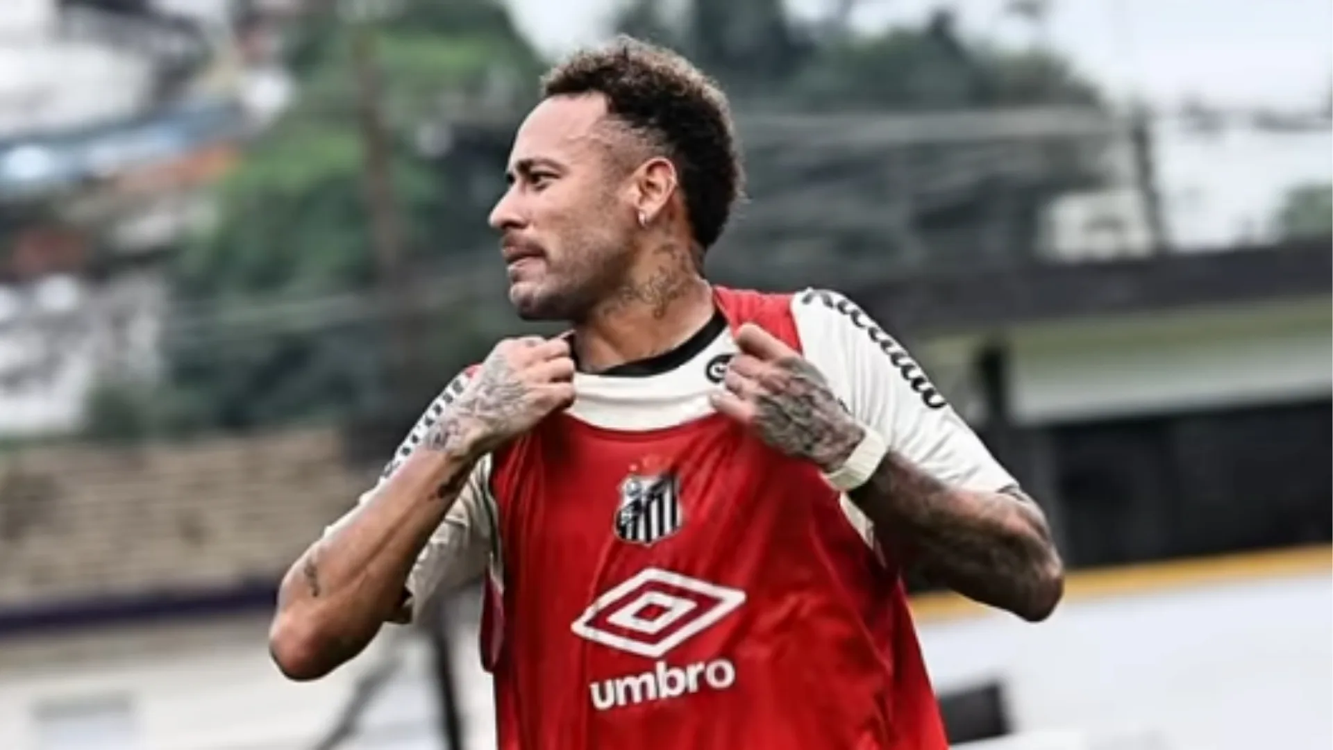 Neymar enfrenta possível aumento na suspensão após ser expulso no jogo contra o Bahia