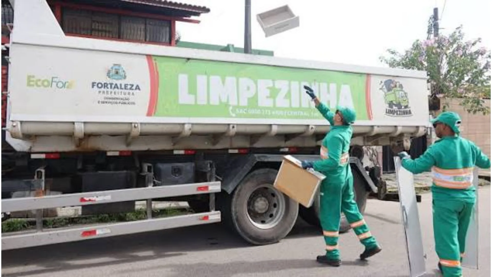Caminhão Limpezinha atende as 12 Regionais de Fortaleza; veja como solicitar