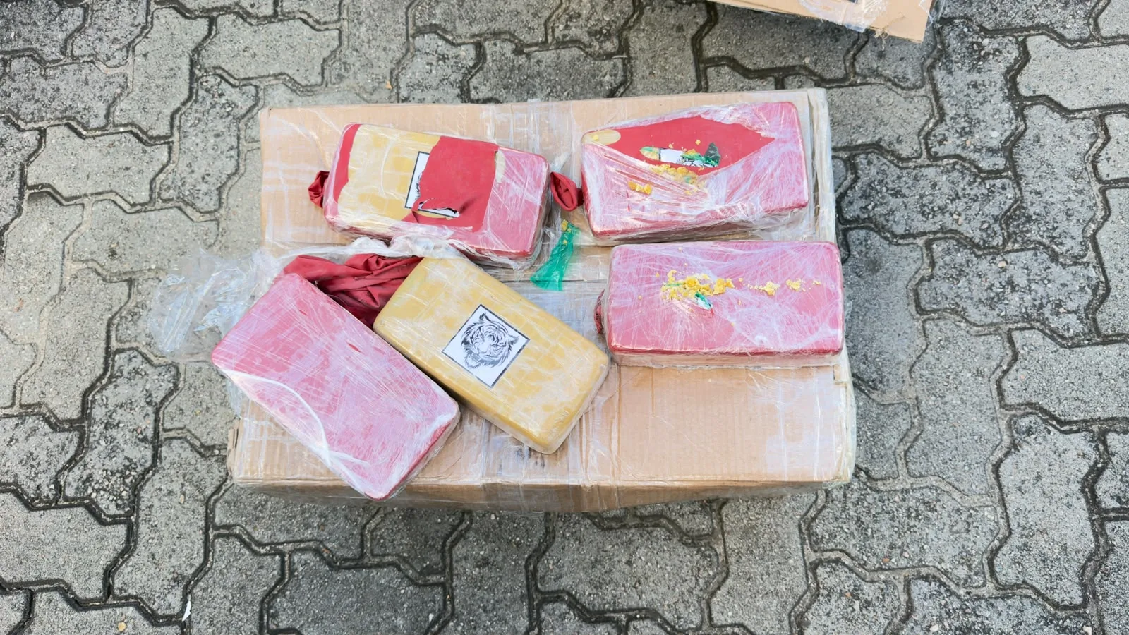 Encomenda com 146 kg de drogas em equipamento de som é apreendida em transportadora de Fortaleza