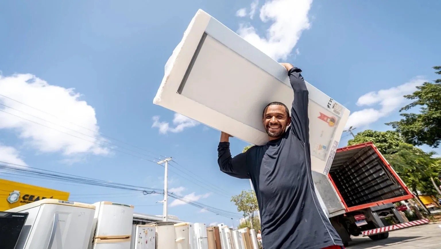 Moradores de Fortaleza podem concorrer a 100 geladeiras novas; veja como participar