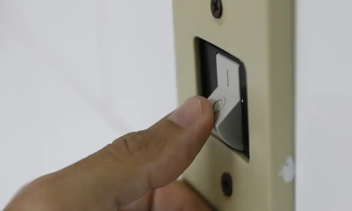 Conta de luz pode ser parcelada em até 36 vezes no Ceará; veja como negociar