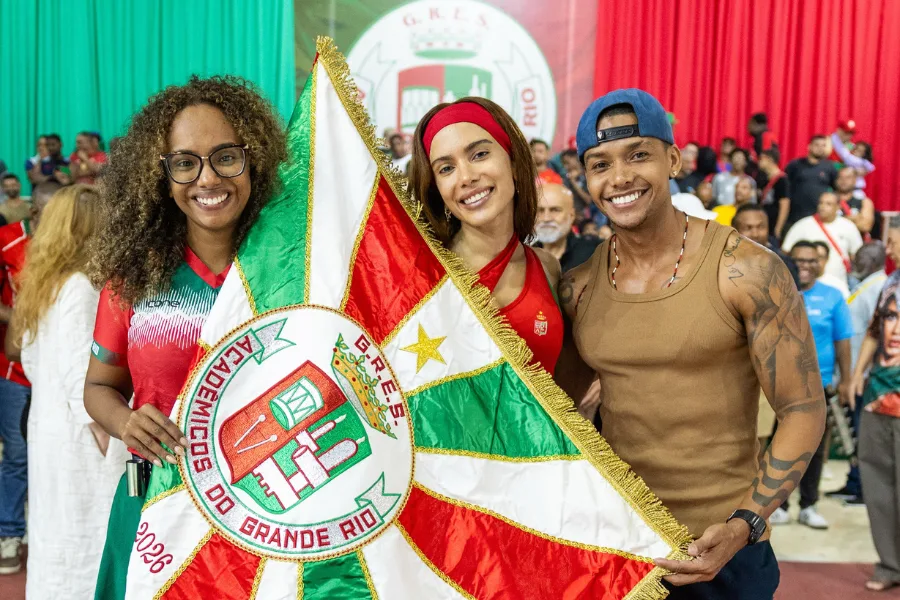 Anitta participa de ensaio da Grande Rio antes de coroação como rainha de bateria