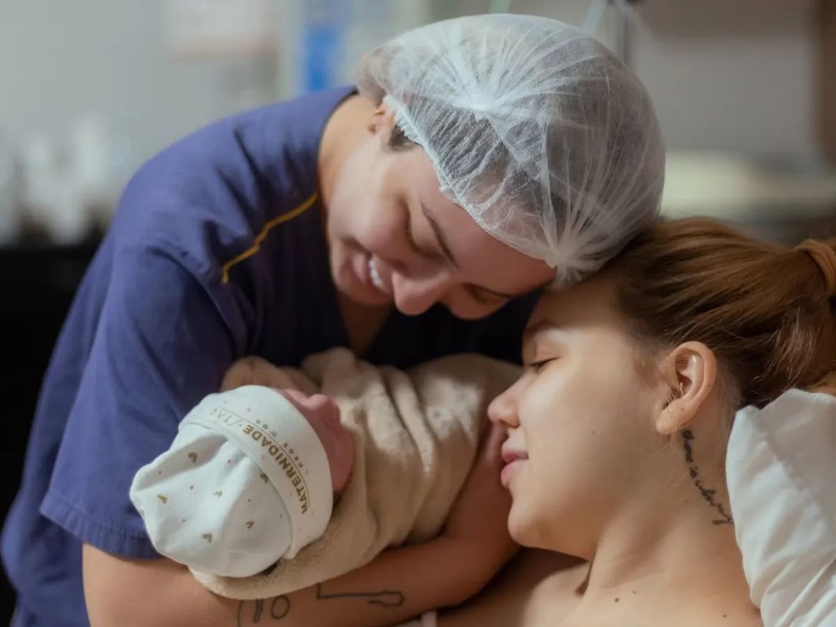 Mari Fernandez e Júlia Ribeiro anunciam nascimento da primeira filha
