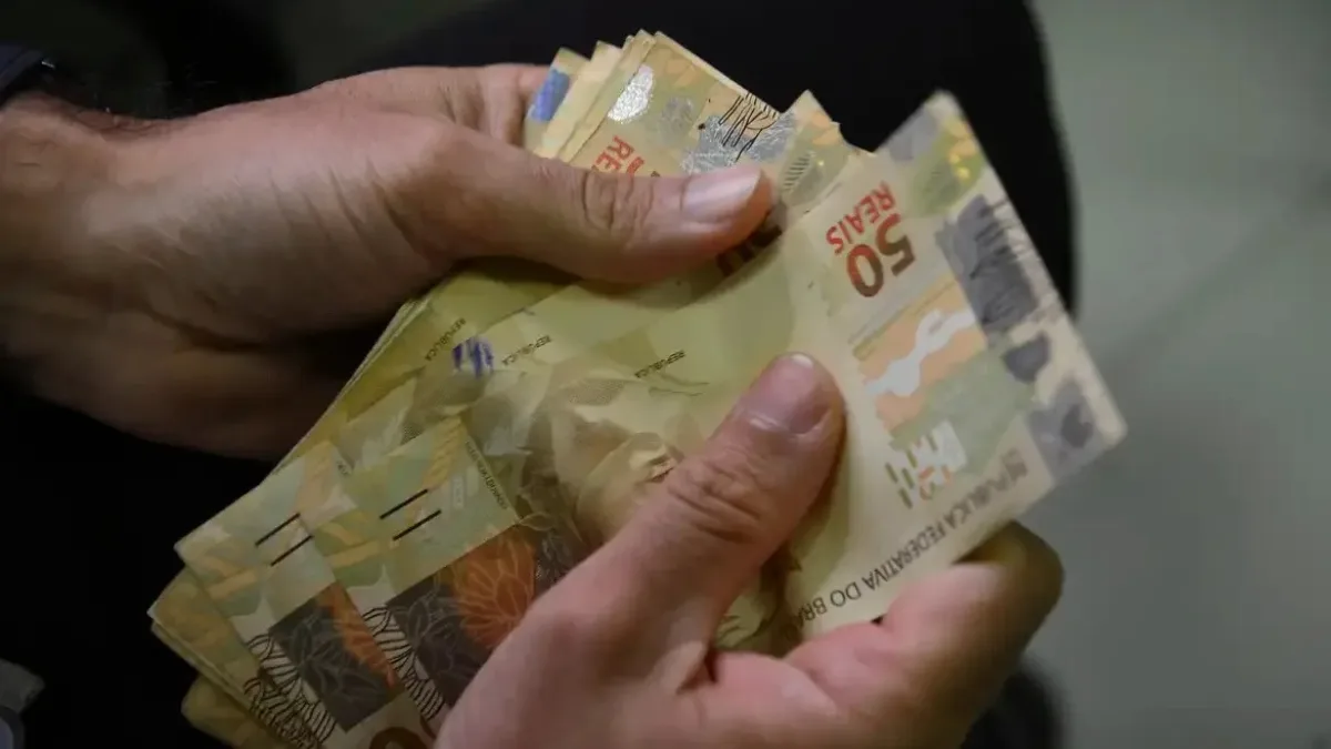 Governo desmente notícias falsas sobre escala 6×1, Bolsa Família e Gás do Povo; entenda