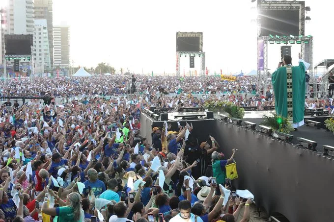 Confira a programação do evento 'Evangelizar é Preciso' no Aterro da Praia de Iracema, em Fortaleza