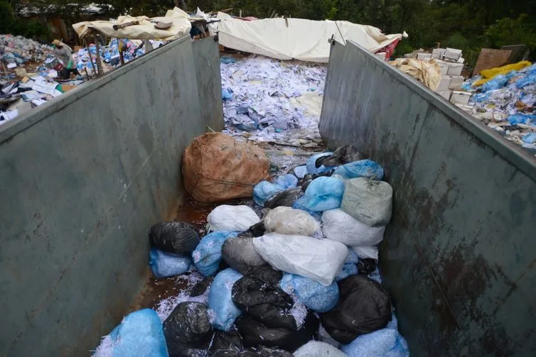 Catadores; Lixão; Reciclagem