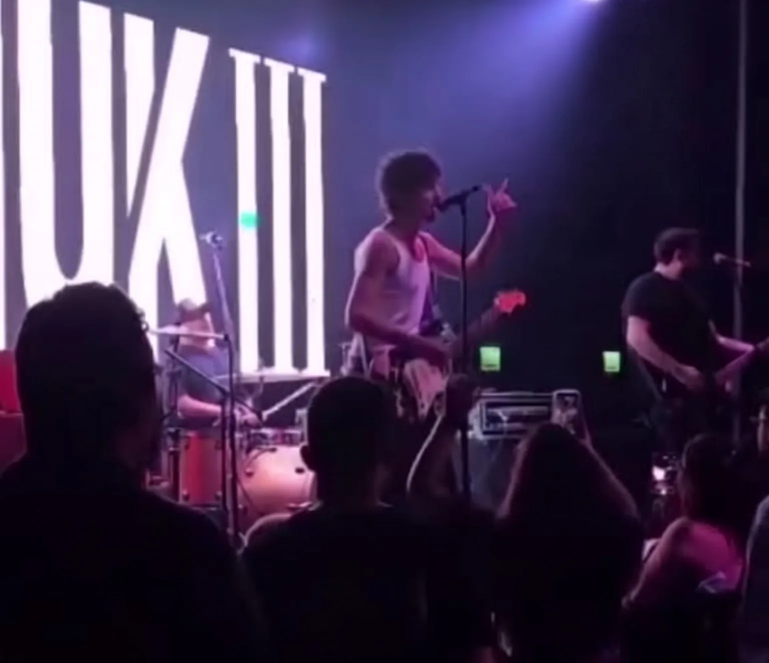 Fiuk faz último show antes de pausa na carreira solo para apenas 67 pessoas