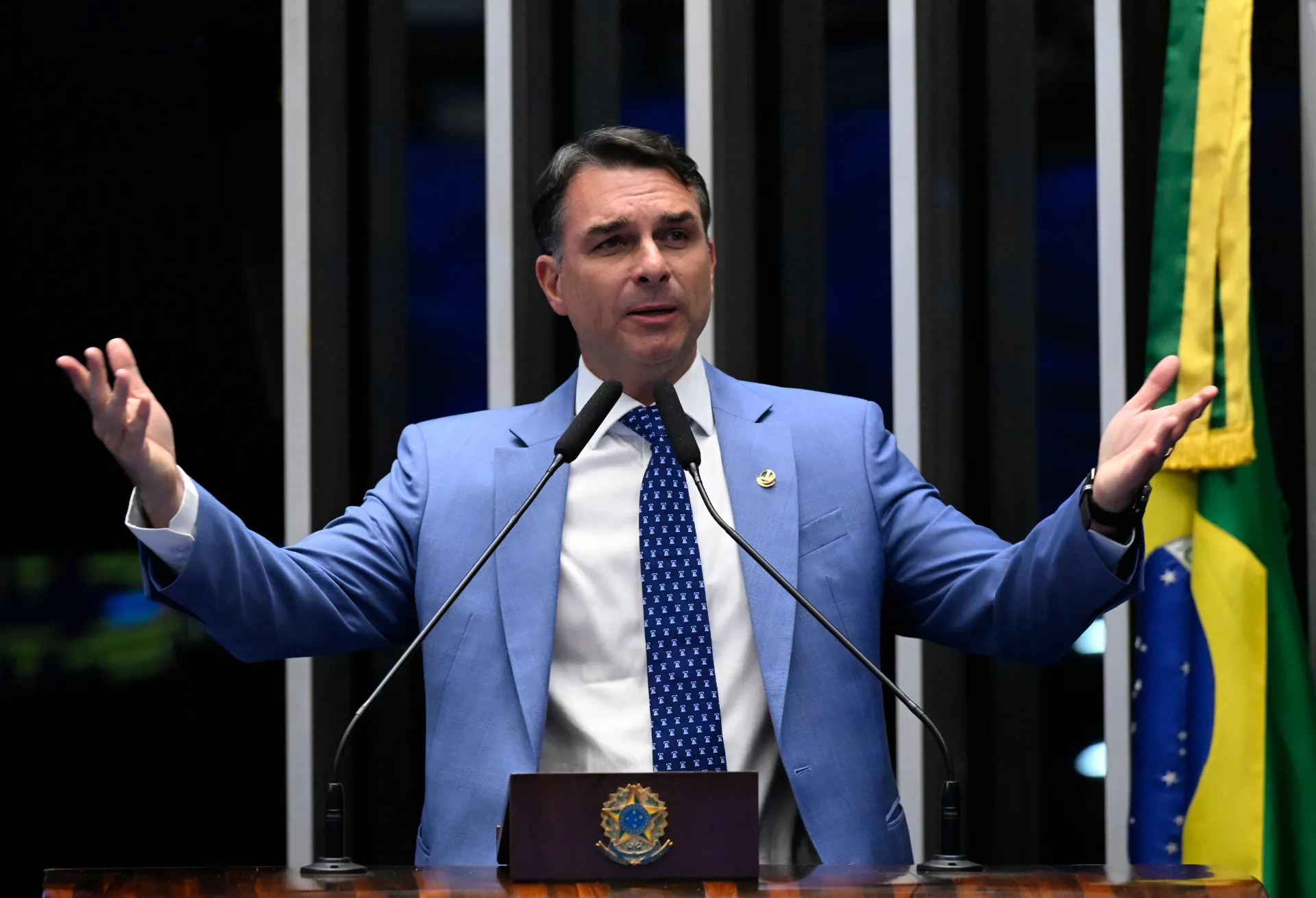 Polícia Federal consulta Argentina após notícia de suposta saída de Flávio Bolsonaro do Brasil