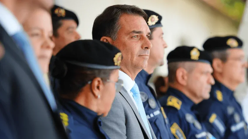 Medida de Lula contra bets no Brasil é “hipócrita e eleitoreira”, afirma Flávio Bolsonaro