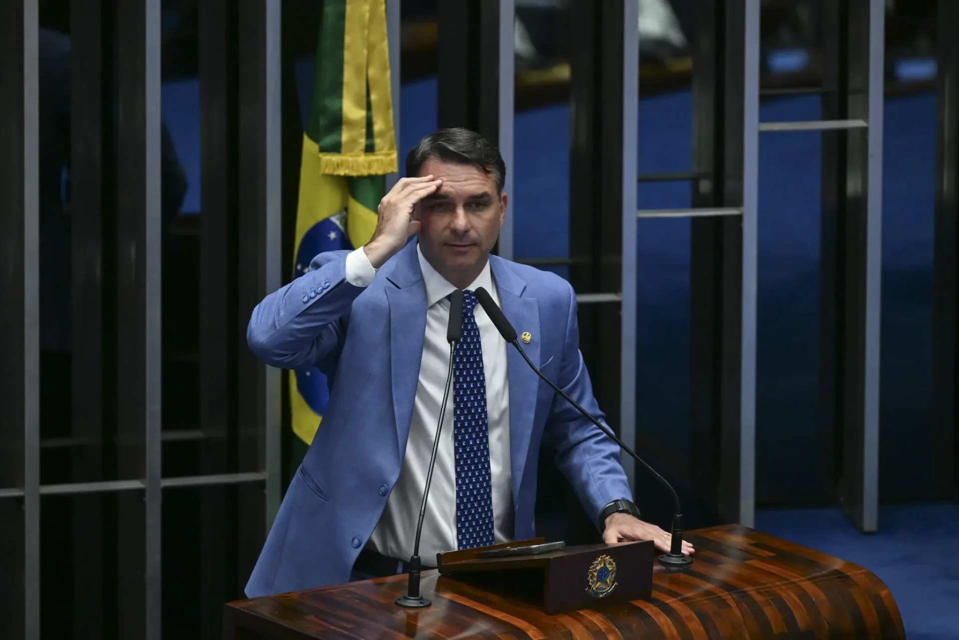 PF faz buscas em endereço ligado a Flávio Bolsonaro no Rio