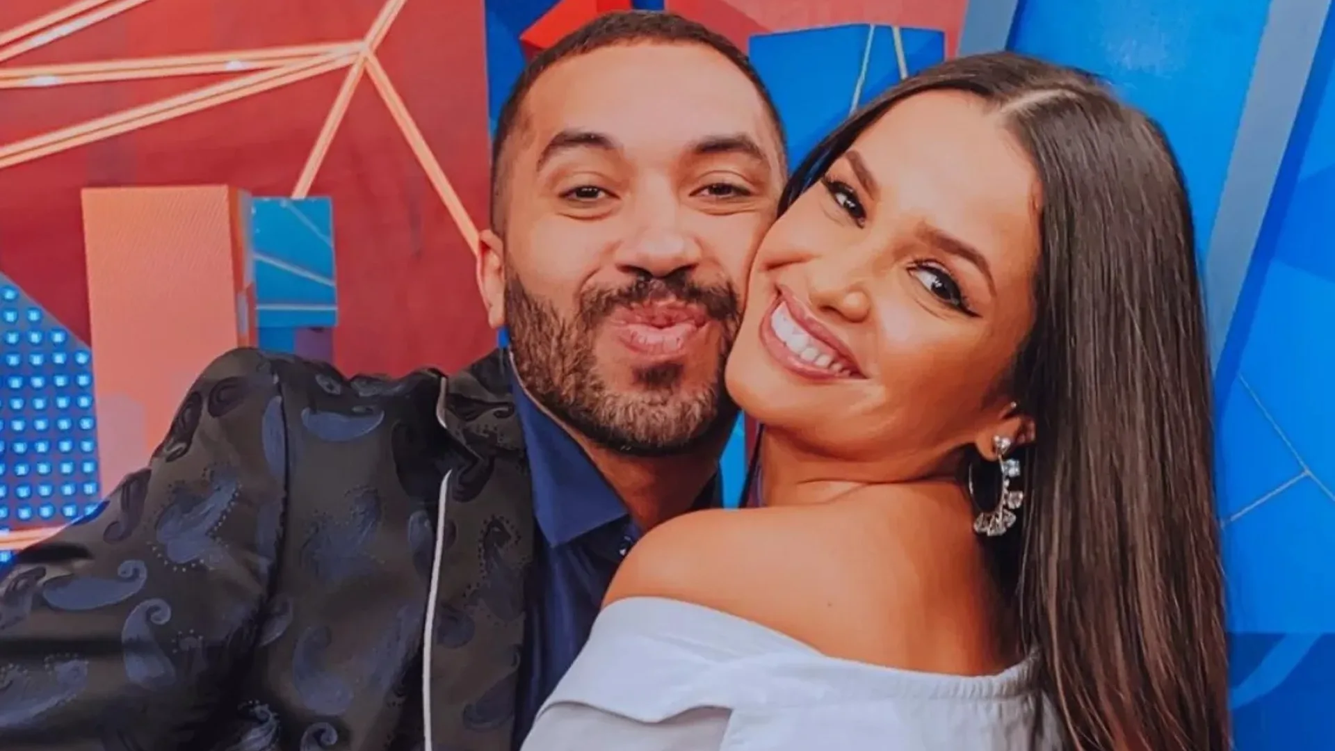 Gil do Vigor enfrentou congestionamento e não chegou a tempo de entrar com Bianca Andrade na cerimônia de Juliette. (Foto: Reprodução) Gil do Vigor se atrasa para casamento de Juliette e deixa Boca Rosa entrar sozinha como madrinha