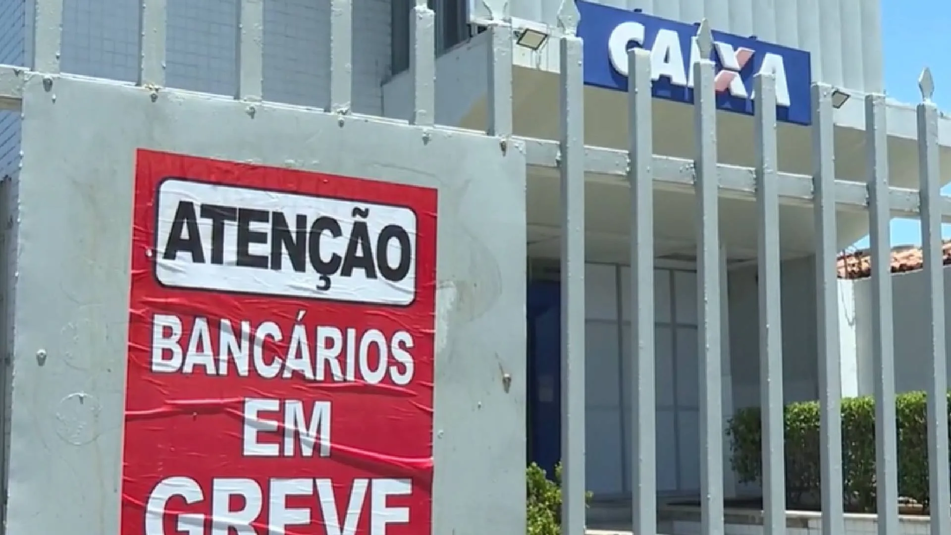 Greve da Caixa: atendimento presencial é afetado e clientes recorrem aos caixas eletrônicos