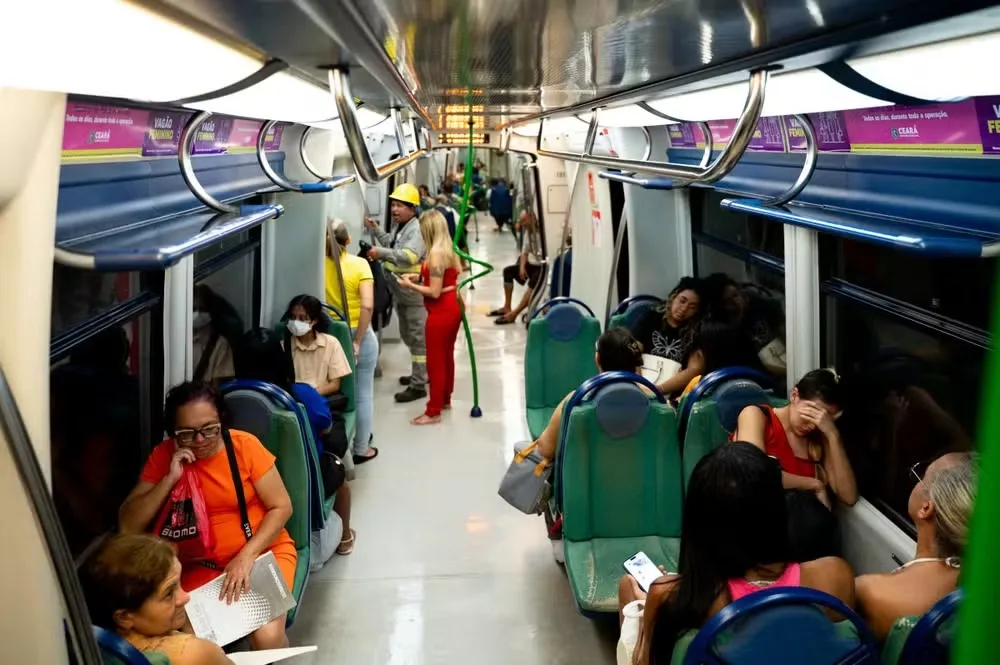 Homem se recusa a deixar vagão feminino no metrô de Fortaleza