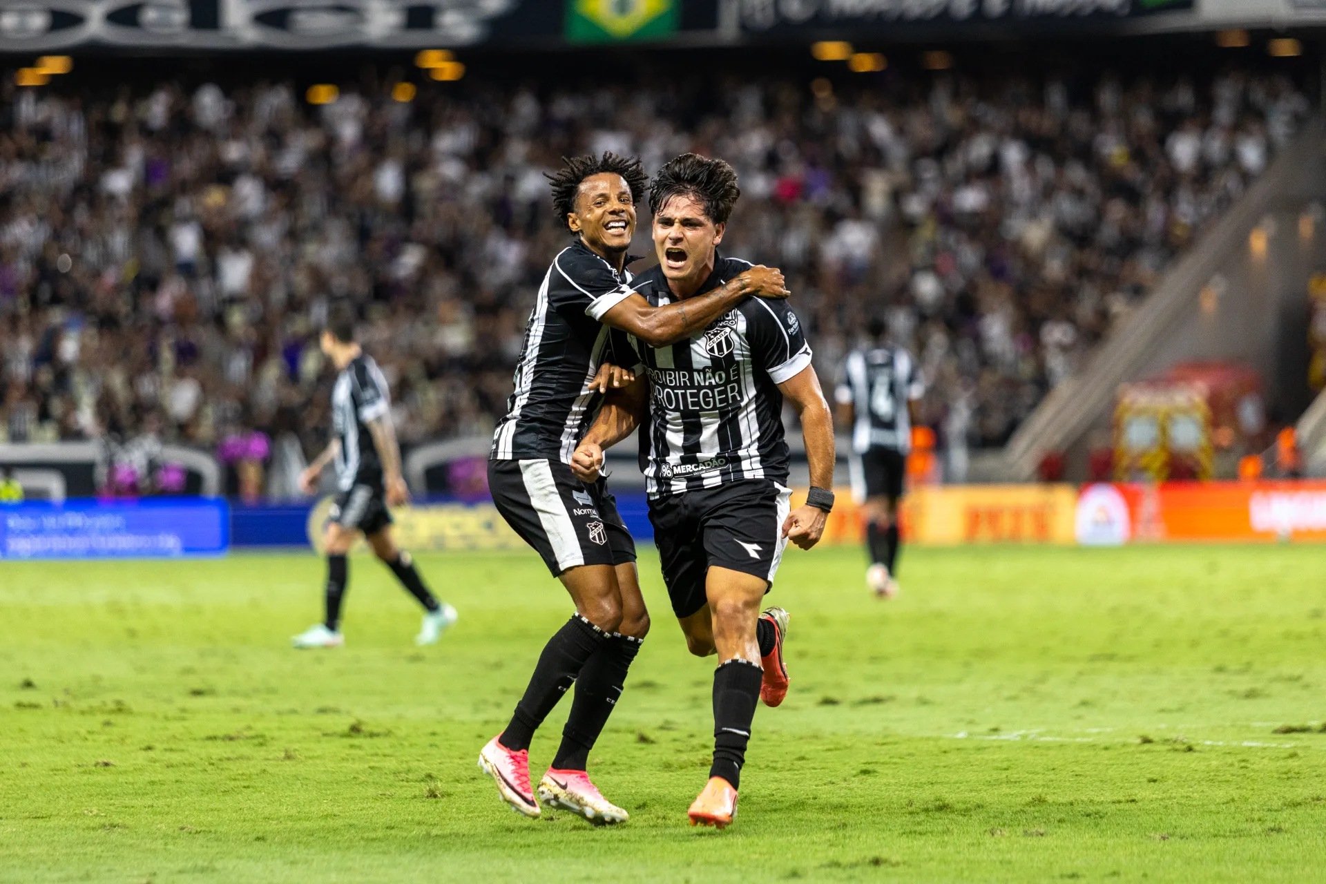 Ceará vence o Criciúma com gol nos minutos finais no Castelão e abre nove pontos do Z-4